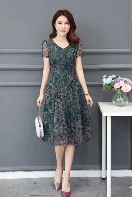 Đầm hoa thắt eo cao che khuyết điểm bụng ngấn mỡ thường thấy của chị em trung niên thời trang dành cho người 60kg