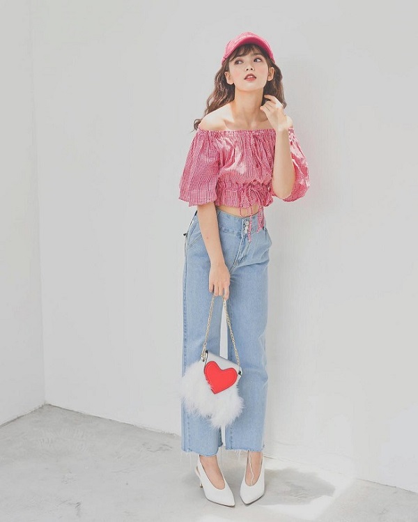 Áo trễ vai phối cùng quần ống rộng