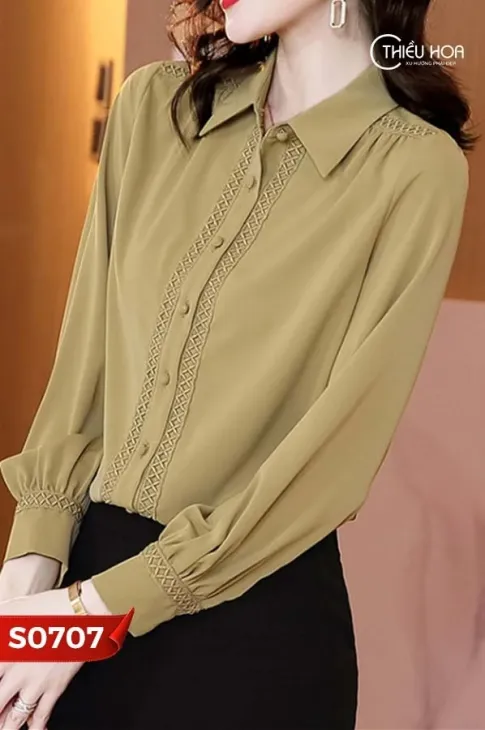Áo thiết kế ttrung niên, chất liệu lụa cao cấp, mềm mát, kiểu dáng sang trọng thương hiệu Thiều Hoa AD3S0707