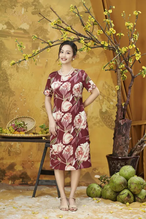 Đầm thiết kế trung niên, chất liệu satin lụa cao cấp, form suông dễ mặc thương hiệu Thiều Hoa DD3L1018