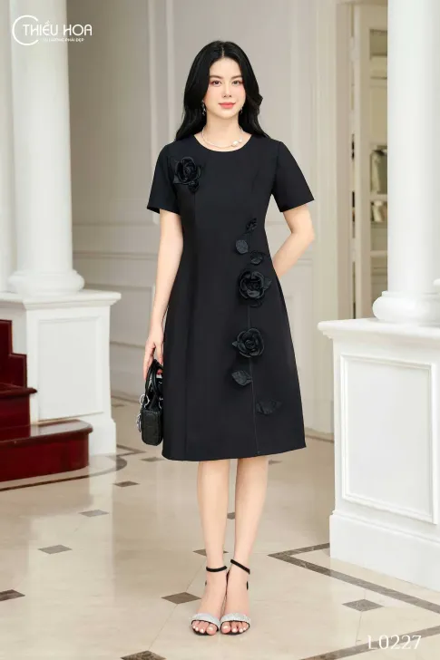 Đầm trung niên Thiết Kế Cao Cấp Sang Trọng chất liệu cotton Lạnh mặc cực mát Thương hiệu Thiều Hoa DD4L0227