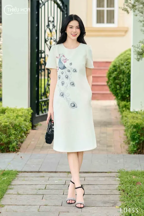 Đầm trung niên nữ thiết kế sang trọng chất liệu vải dệt cao cấp dày dặn đứng form thương hiệu Thiều Hoa DD4L0433
