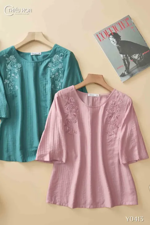 Áo trung niên thêu thiết kế tôn dáng chất liệu Tơ Xước thương hiệu Thiều Hoa AN4Y0413