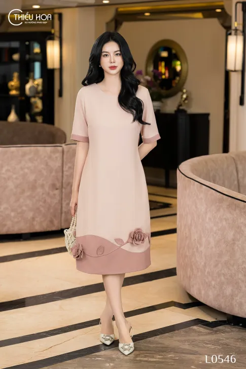 Đầm trung niên thiết kế trẻ trung chất liệu Chéo Nhung thương hiệu Thiều Hoa DD4L0546