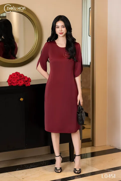 Đầm trung niên thiết kế tinh xảo sang trọng chất liệu Lụa Hàn thương hiệu Thiều Hoa DD4L0451