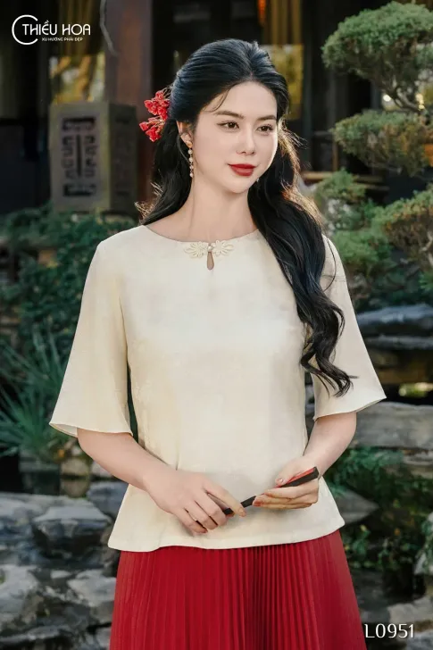 Áo kiểu trung niên thiết kế nhẹ nhàng chất liệu Lụa Gấm mềm mượt thương hiệu Thiều Hoa AN4L0951