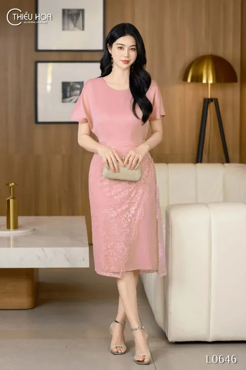 Đầm trung niên thiết kế nhẹ nhàng nữ tính chất liệu Lụa Pháp phối Ren Mi sang trọng thương hiệu Thiều Hoa DD4L0646