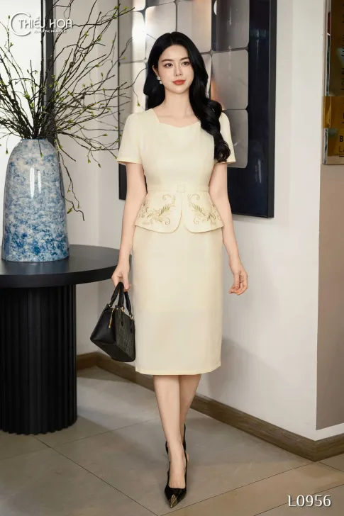 Đầm trung niên thiết kế trang nhã chất liệu Vải dệt nhũ óng cao cấp thương hiệu Thiều Hoa DD4L0956