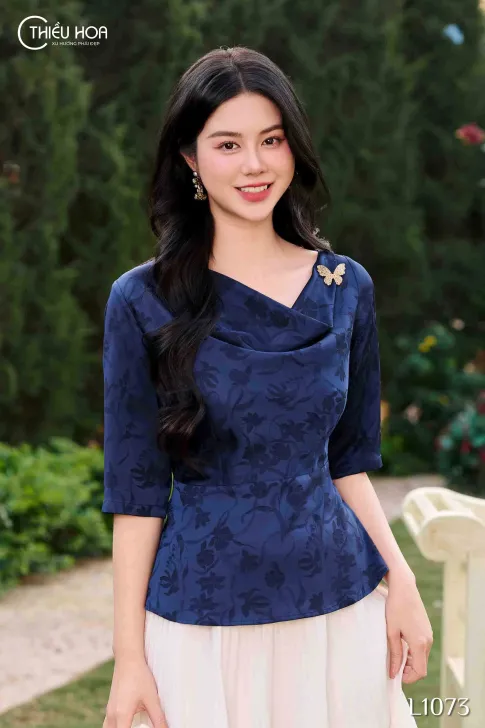 Áo kiểu nữ trung niên thiết kế quý phái chất liệu Gấm lụa hoa thương hiệu Thiều Hoa AN4L1073