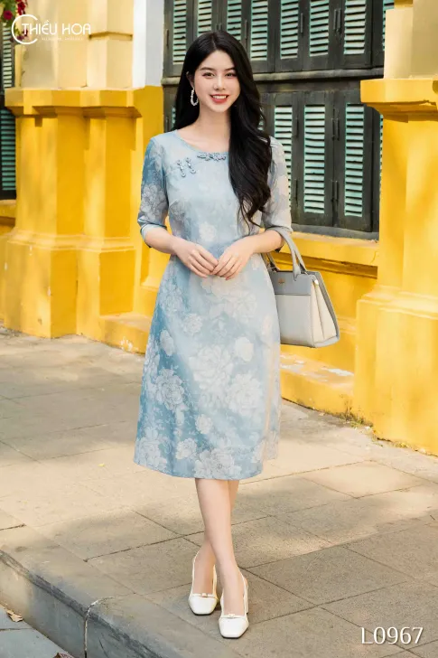 Đầm trung niên thiết kế thanh lịch chất liệu Gấm mẫu đơn quý phái thương hiệu Thiều Hoa DD4L0967