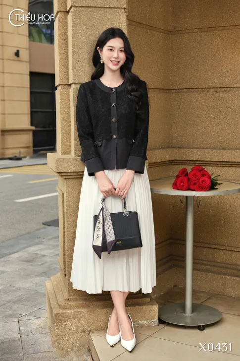 Áo Khoác Trung Niên Vải Dệt Phối Ren Cao Cấp Nút Ánh Vàng Cổ Tròn Thanh Lịch AK5X0431 – Thiều Hoa