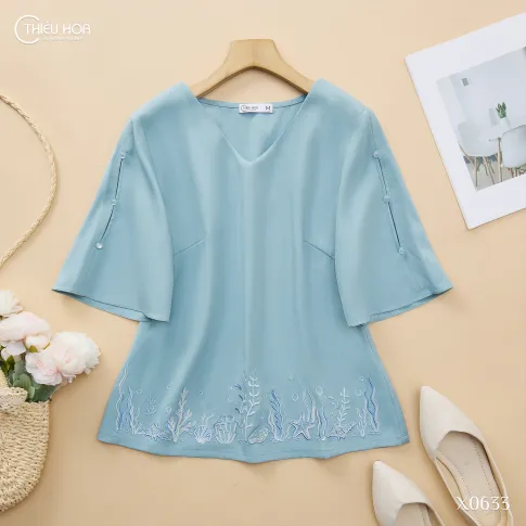 Áo Kiểu Trung Niên Cotton Xước Thêu Thiều Hoa AN5X0633 – Nhẹ Nhàng & Thanh Lịch