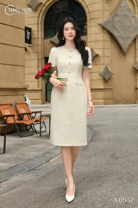 Đầm Trung Niên Dự Tiệc Tweed Cao Cấp Cổ Tròn Viền Ngọc Trai Tay Phồng Quý Phái DD5X0537 – Thiều Hoa