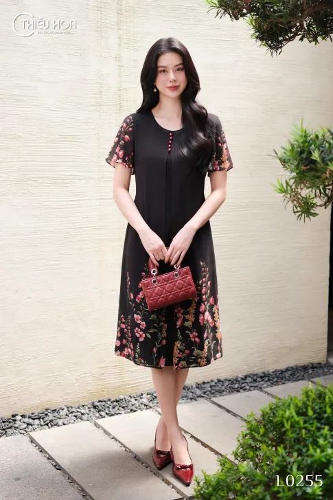 Đầm Trung Niên Hoa Nhã Nền Đen Chiffon Phối Lụa Latin Hàn DD5L0255 – Thiết Kế Thương Hiệu Thiều Hoa