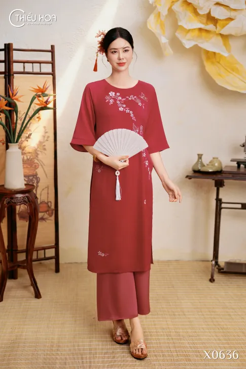 Áo dài trung niên lụa phong cách thanh nhã nhẹ nhàng TT5X0636 – Thiều Hoa