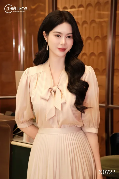 Áo sơ mi trung niên lụa sọc cao cấp mềm mịn, thiết kế nơ thanh nhã AN5X0722 - Thiều Hoa