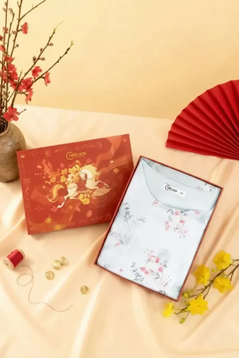 Combo Quà Tết Sang Trọng 2026 Hộp Quà Daily & Áo Kiểu Voan AN5L0369