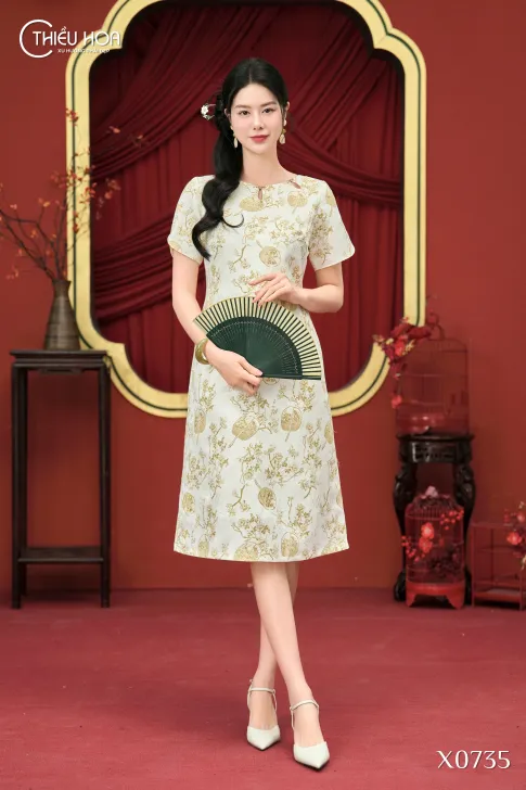Đầm Trung Niên Truyền Thống Gấm Hoa Ánh Kim Champagne Quý Phái DD5X0735