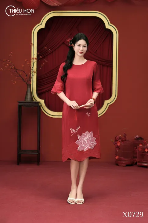 Đầm Trung Niên Truyền Thống Lụa Châu Giang Thêu Hoa Sen Tinh Xảo DD5X0729 