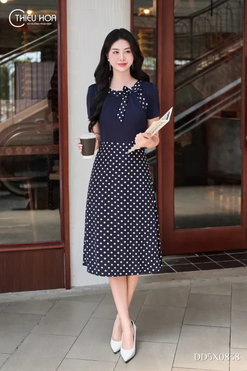 Đầm Trung Niên Dạo Phố Lụa Cao Cấp Họa Tiết Chấm Bi DD5X0838