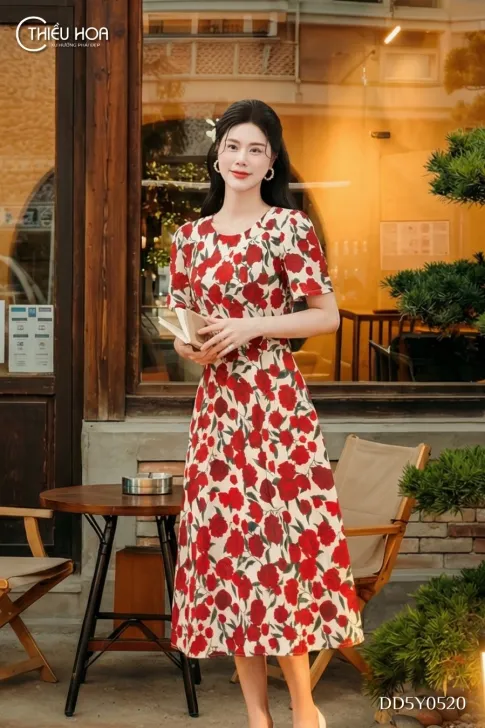 Đầm Dạo Phố Trung Niên Lụa Vân Hoa Họa Tiết Hoa Đỏ Rạng Rỡ DD5Y0520