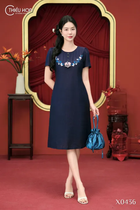 Đầm tơ đũi thêu hoa lan Thiều Hoa DD5X0436 – Đầm Trung Niên Thanh lịch và tinh tế