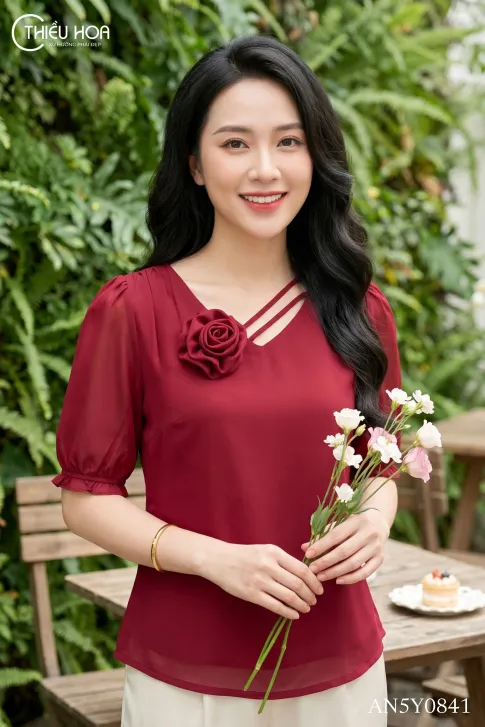 Áo Kiểu Trung Niên Tằm Ý AN5Y0841 – Vẻ Đẹp Sang Trọng Và Đẳng Cấp
