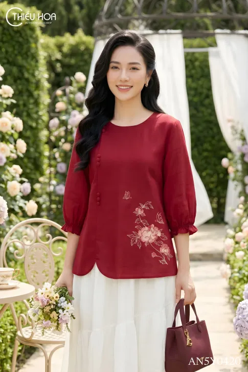 Áo Trung Niên Linen Bố Sọc Thiều Hoa AN5Y0420 – Thanh Lịch & Nữ Tính