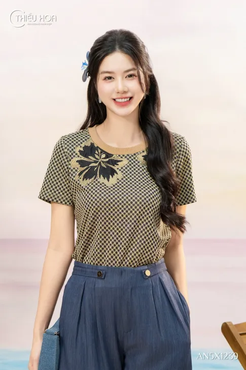 Áo thun hoa thêu AN5X1239 – Phong cách thời trang trẻ trung, hiện đại
