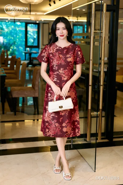 Đầm dự tiệc Tafta gấm ánh nhẹ dáng suông DD6TH0114 – Nét kiêu sa và thanh lịch từ Thiều Hoa