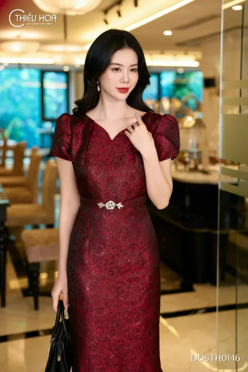 Đầm Dự Tiệc Tafta Gấm Cổ Tim DD6TH0146 Thiết Kế Độc Quyền Cao Cấp Từ Thiều Hoa