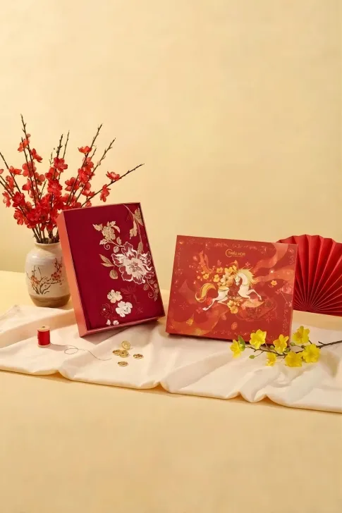 Combo Quà Tết Sang Trọng 2026: Hộp Quà Daily & Đầm Trung Niên Cao Cấp DD4L1065