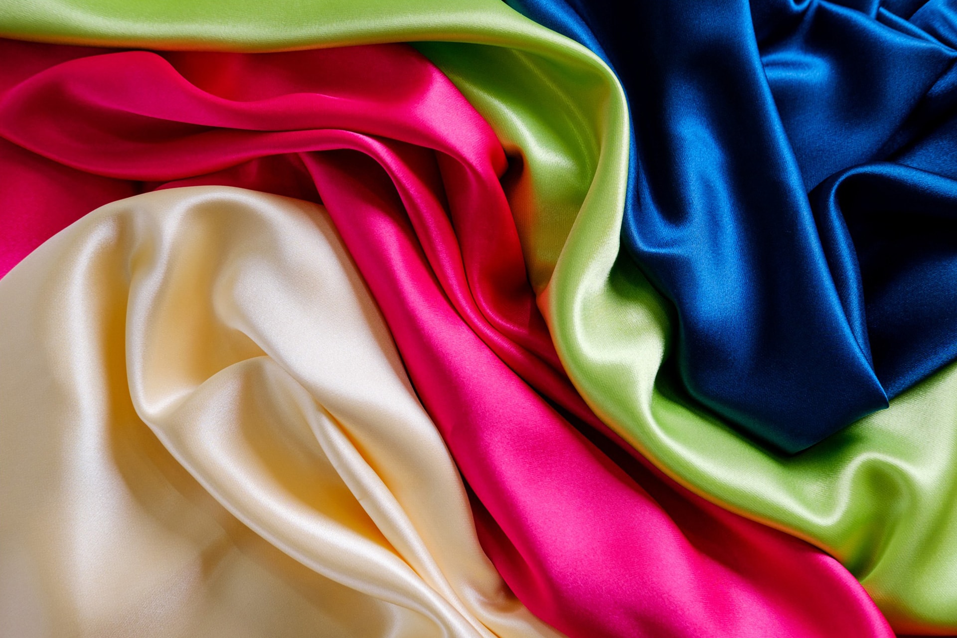 Khám phá vải satin – chất liệu vải của sự sang trọng