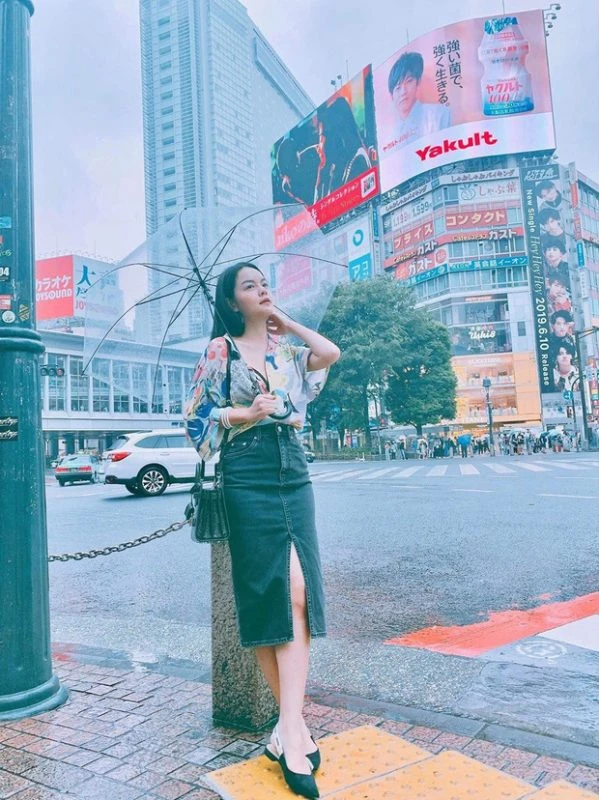 Mặc đẹp tuổi 35, độ tuổi của sự ổn định về công việc và gia đình. Mọi thứ đều trở nên chắc chắn với độ tuổi này. Nơi đây là nơi cần sự sang trọng và quý phái, tuy nhiên hãy luôn làm mới mình và làm mới bản thân để ta luôn đẹp mỗi ngày