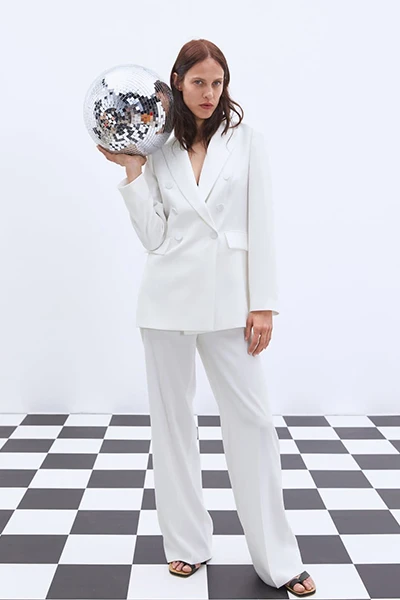 Phom dáng cổ điển của tuxedo