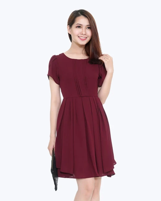 Sắc đỏ đô tạo phong thái khí chất, sang trọng cho các quý cô