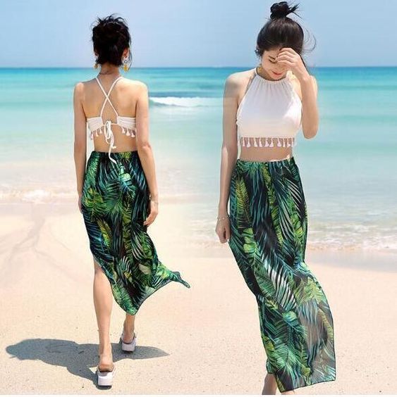 Áo yếm tua rua cùng quần họa tiết