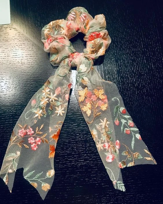 Vải lưới thêu - Chiếc cột tóc xinh xắn được nhiều bạn gái ưa chuộng