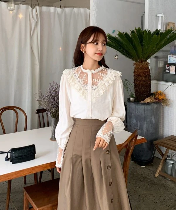 Áo phối lưới phần cổ