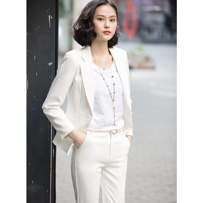 Lựa chọn trang phục công sở phù hợp vóc dáng