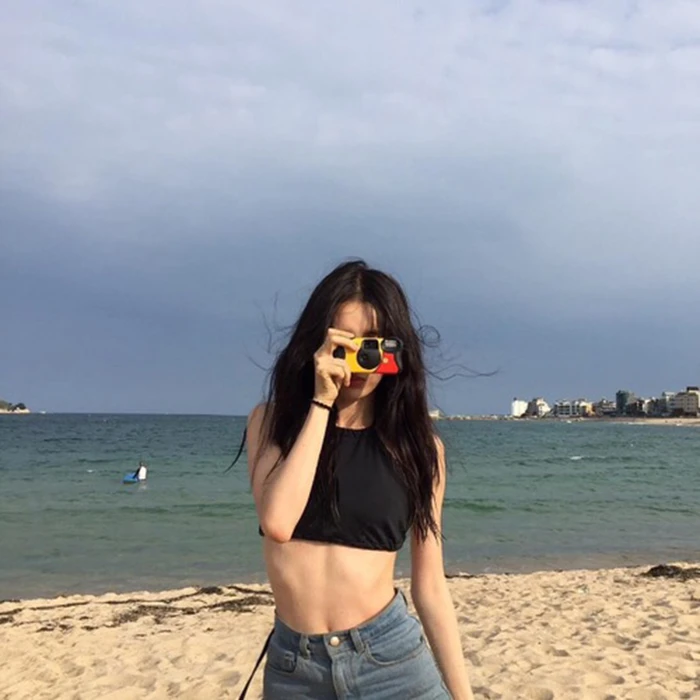 Trang phục đi biển tối màu ngăn chặn tia UV hiệu quả