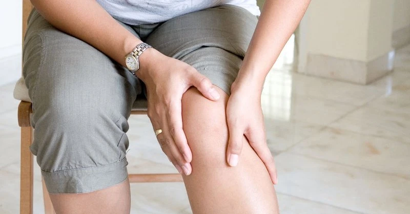 Đau nhức xương khớp nhất là các khớp gối sau mỗi lần vận động là căn bệnh dễ mắc phải phụ nữ tuổi trung niên