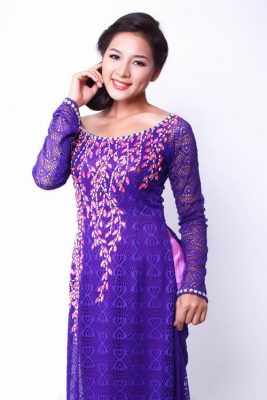 Áo dài - Với chiếc áo cổ thuyền bạn sẽ trở nên thật quyến rũ