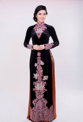 Áo dài - Chất vải nhung giúp bạn trở nên thon gọn hơn