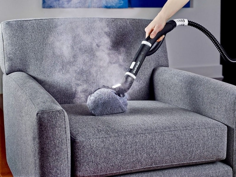 Làm sạch sofa nỉ bằng cách giặt