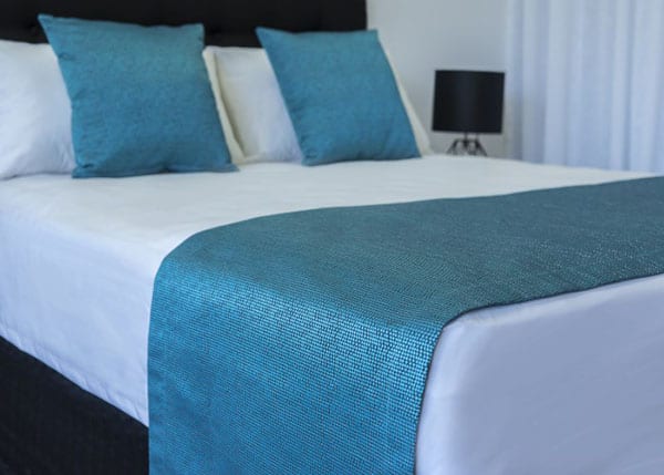 Không nhăn là ưu điểm mà vải duwwocj tafta lựa chọn để trang trí phòng ngủ, dãy phòng cho các ngành dịch vụ.