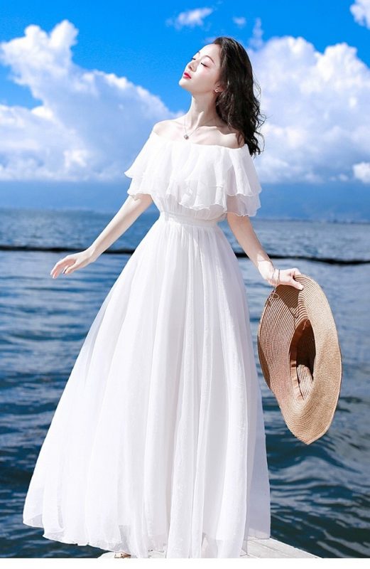 Thoải mái và dễ chịu luôn là cảm giác maxi mang đến cho người mặc. Chiếc đầm kiểu đẹp này đã làm đốn tim không biết bao nhiêu cô gái