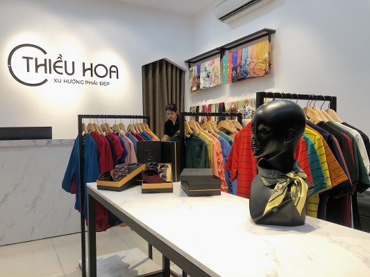 Thời trang Thiếu Hoa - địa chỉ bán khăn lụa đẹp ở Hà Nội tại trung tâm Sài Gòn