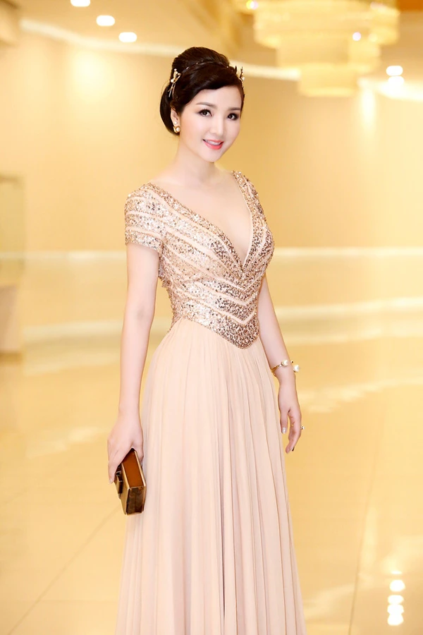 Mẫu đầm dạ hội trung niên chiết eo sang trọng
