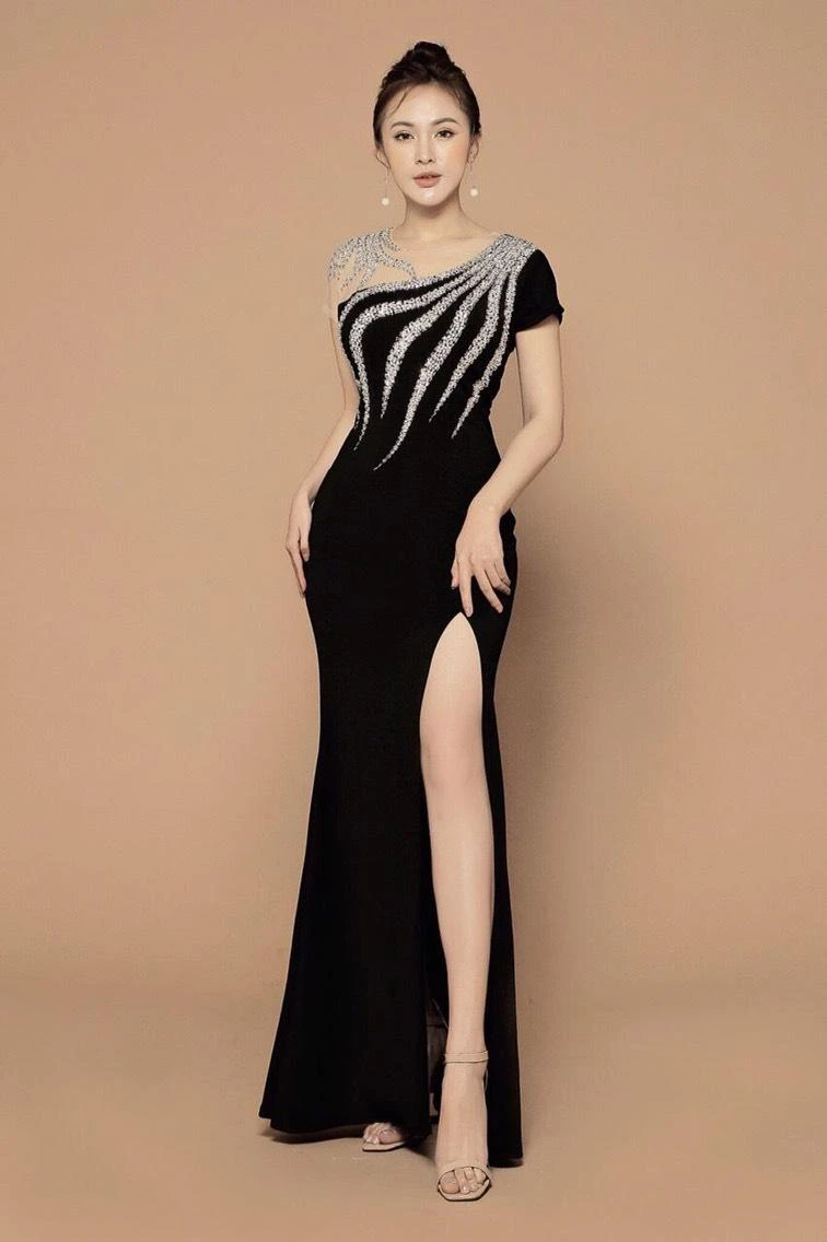 Đầm dạ hội dành cho tuổi trung niên